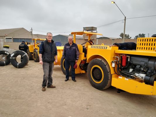 مضخة هيدروستاتيكية 1CBM حمولة قلابة التفريغ آلة 1m3 حجم سعة اللون الأصفر